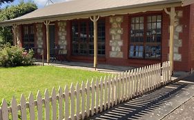 Captains Cottage - Pet Friendly Breakfast Included